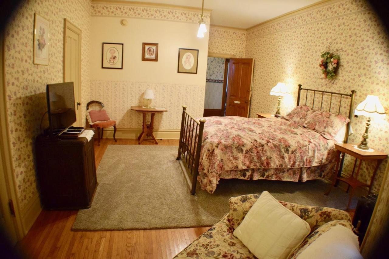 The Hancock House Bed & Breakfast Inn Дабек Экстерьер фото
